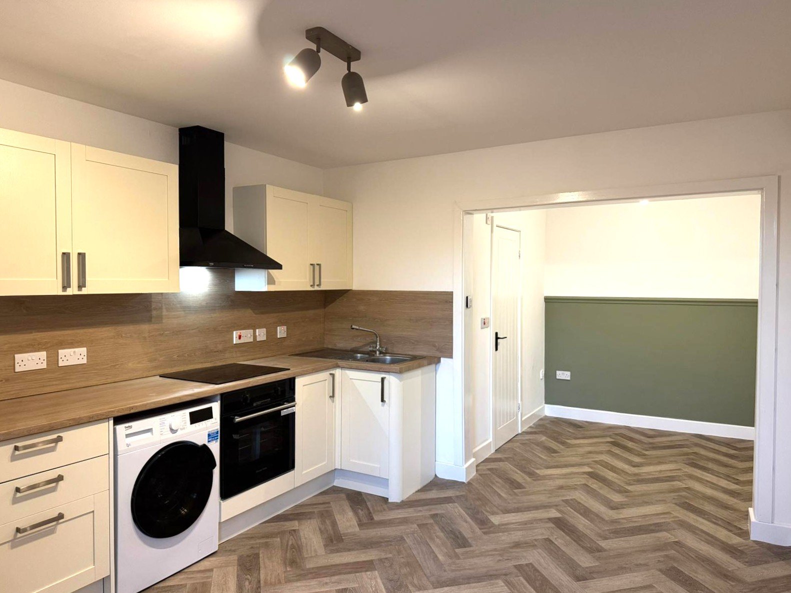 Warbreck Drive thumbnail 5